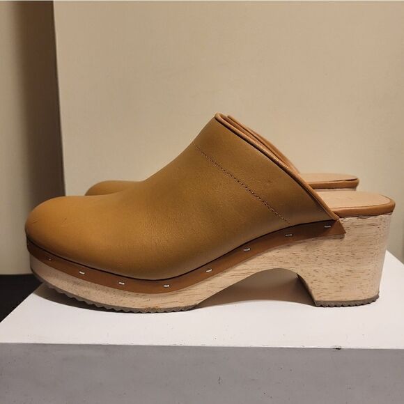 Loft Tan Smooth Leather Wooden 2.75" Heel Clogs sz.9.5 Ret $128 Worn ONCE! - Picture 1 of 10